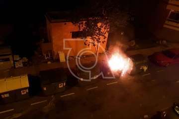 Arde un contenedor en la calle de Juan Negrín (Foto TA)